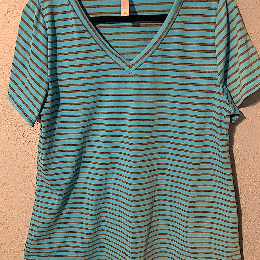 Lularoe Christy t-shirt